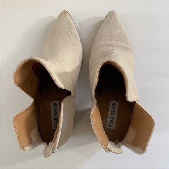 STEVE MADDEN | ‘Darryn’ Bootie Stacked Heel Bone/ White. Size: 9M. - Picture 6 of 16
